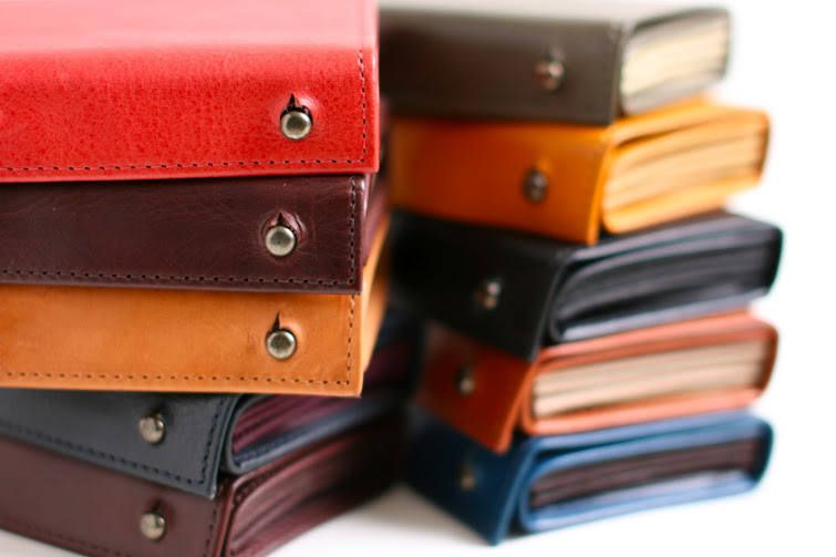 m+ - 【送料無料対象外】「millefoglie II P25」ミニ財布 コニャック