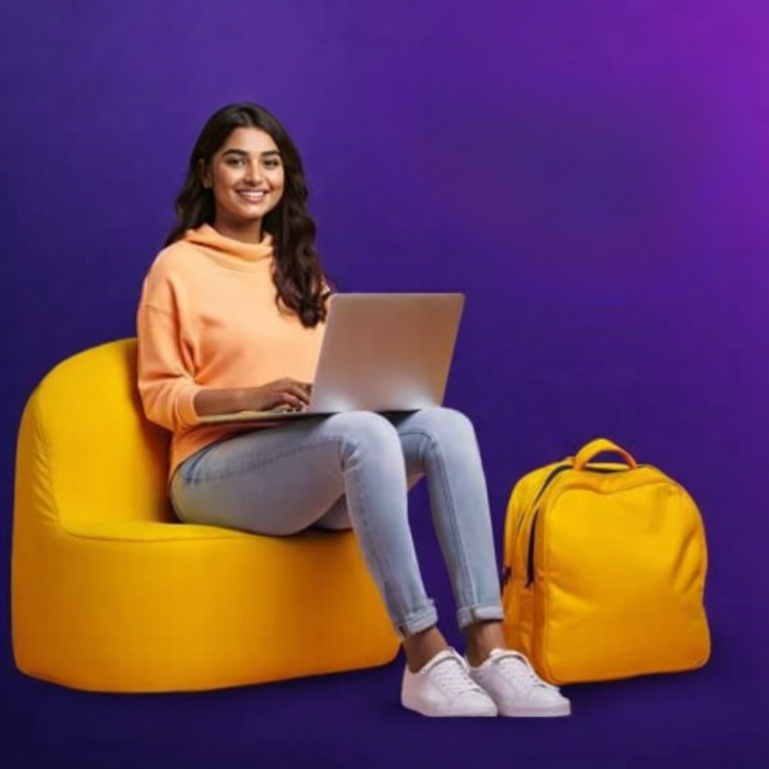 students learning website in laptop- who can do digital marketing course